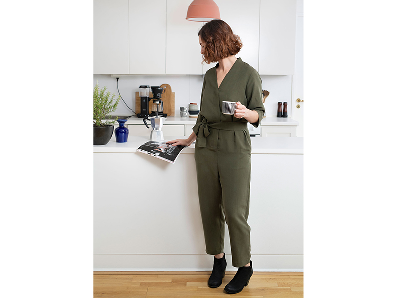 assemblylineshop-vneckjumpsuit-1000stoff-seite