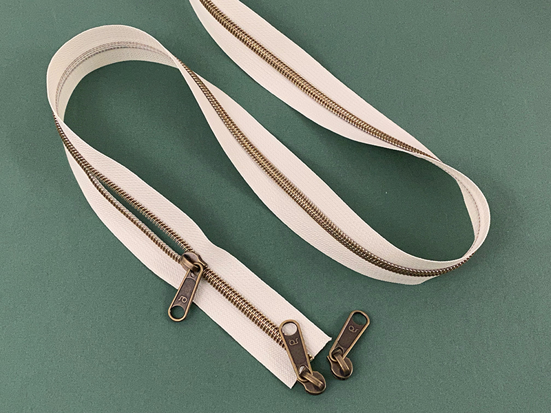 Reissverschluss-endlos-metallisiert-altmessing-natur-1000stoff